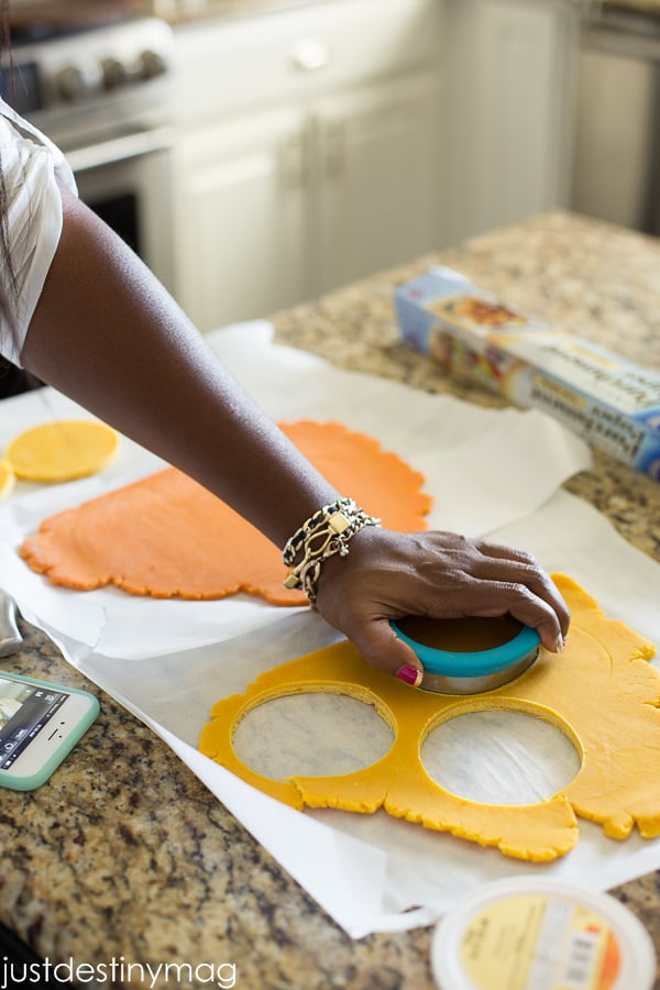 Sugar Cookie Sandwhiches with Cheesecake Filling_-2