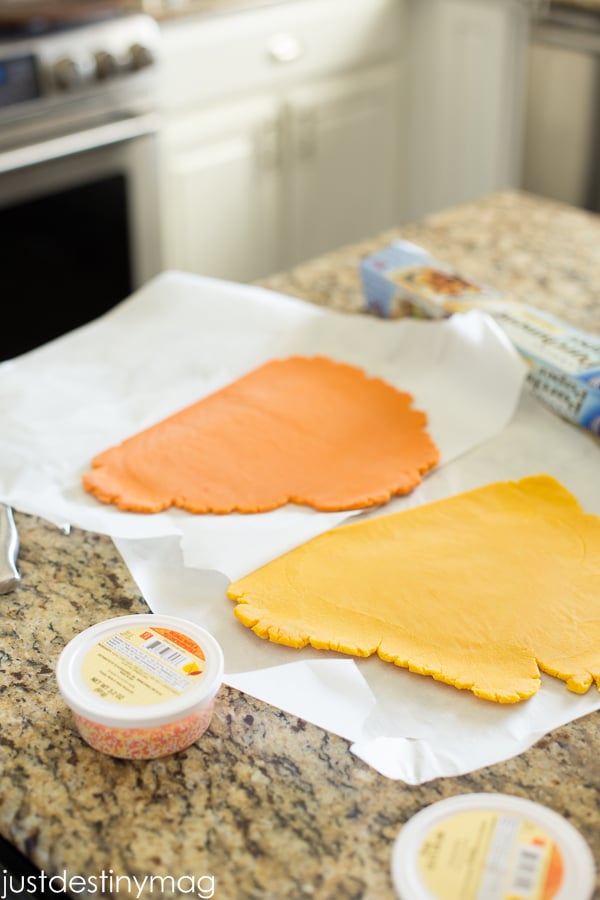 Sugar Cookie Sandwhiches with Cheesecake Filling_