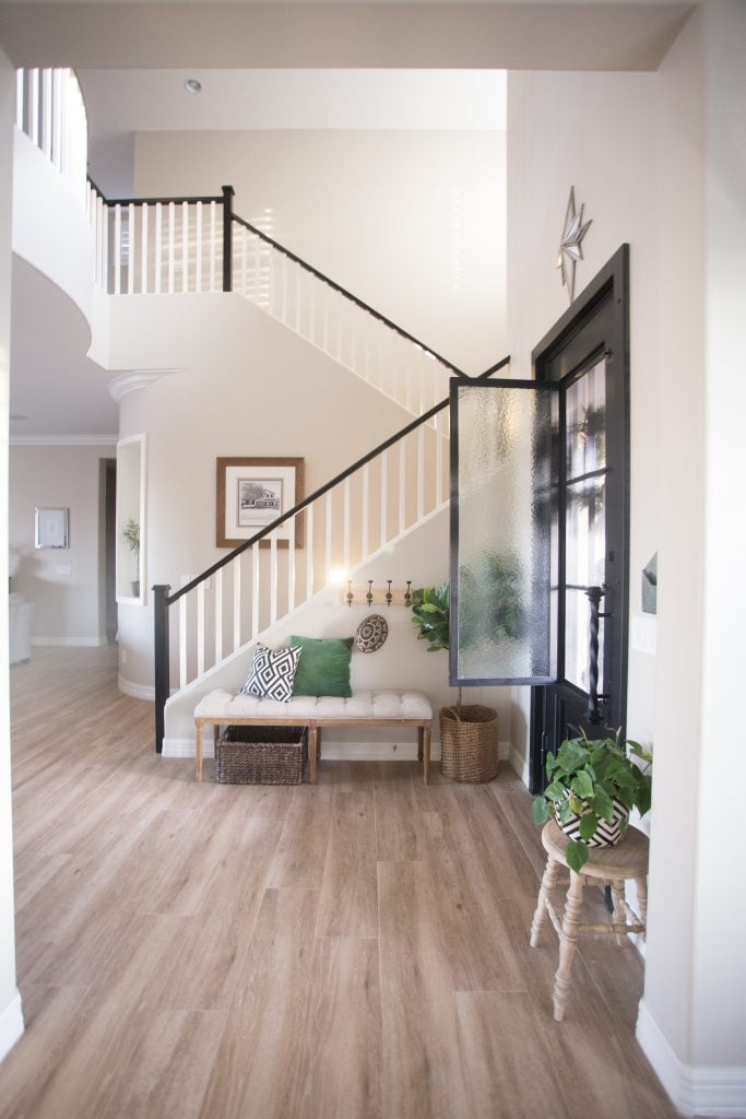 the-best-way-to-paint-your-stairs-black_-21