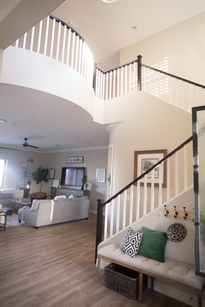 the-best-way-to-paint-your-stairs-black_-23