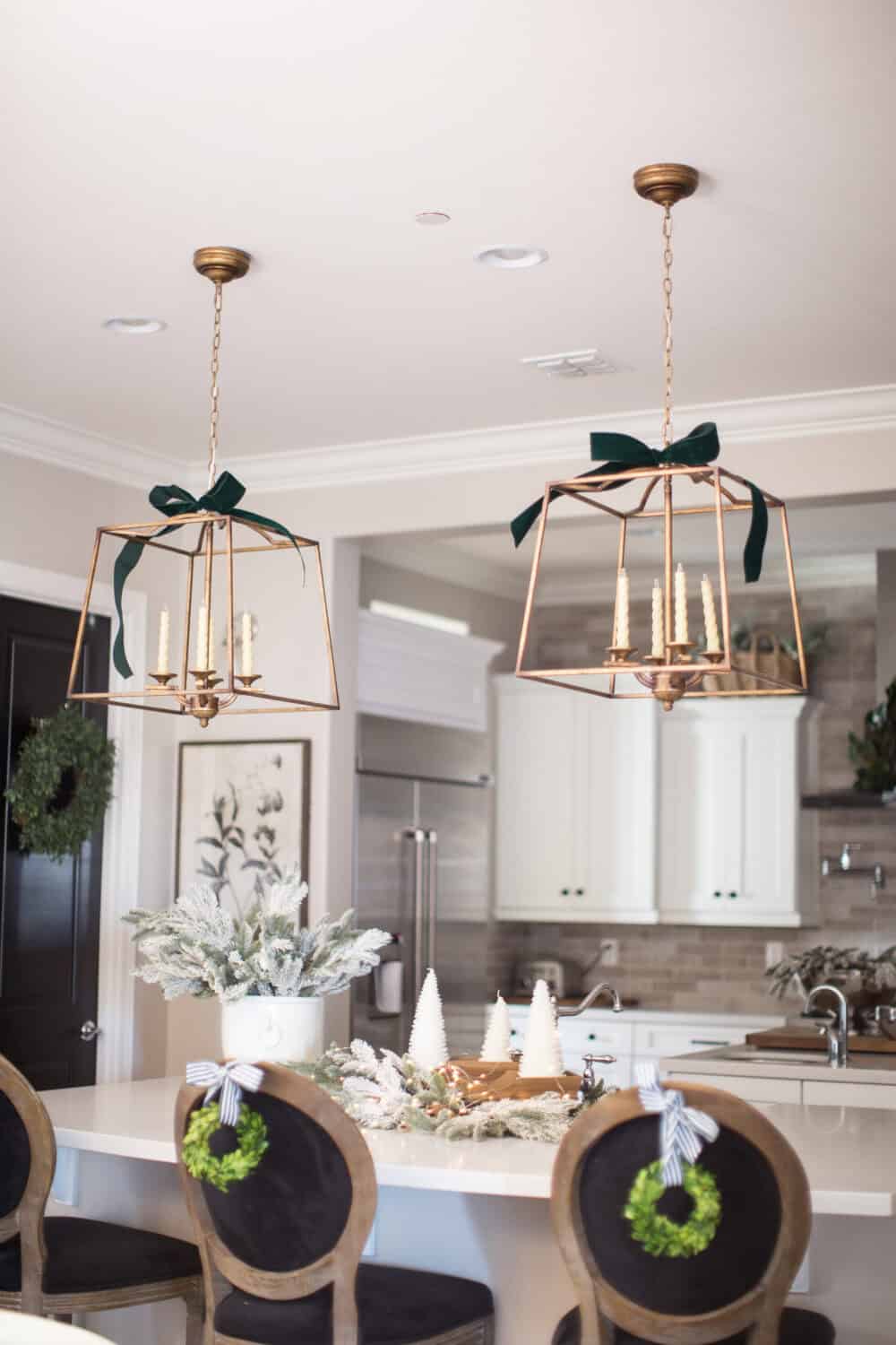 Elegant holiday kitchen decor with winter-themed accents, cozy wreaths, and festive ornaments perfect for Christmas celebrations.