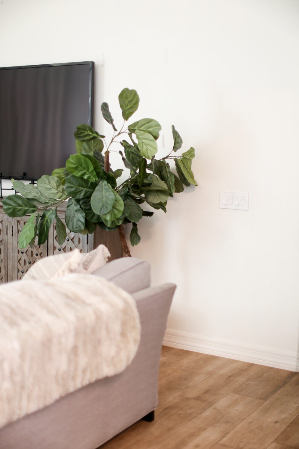 Smart Home Guide for Busy Moms: Smart Light Switches with Leviton