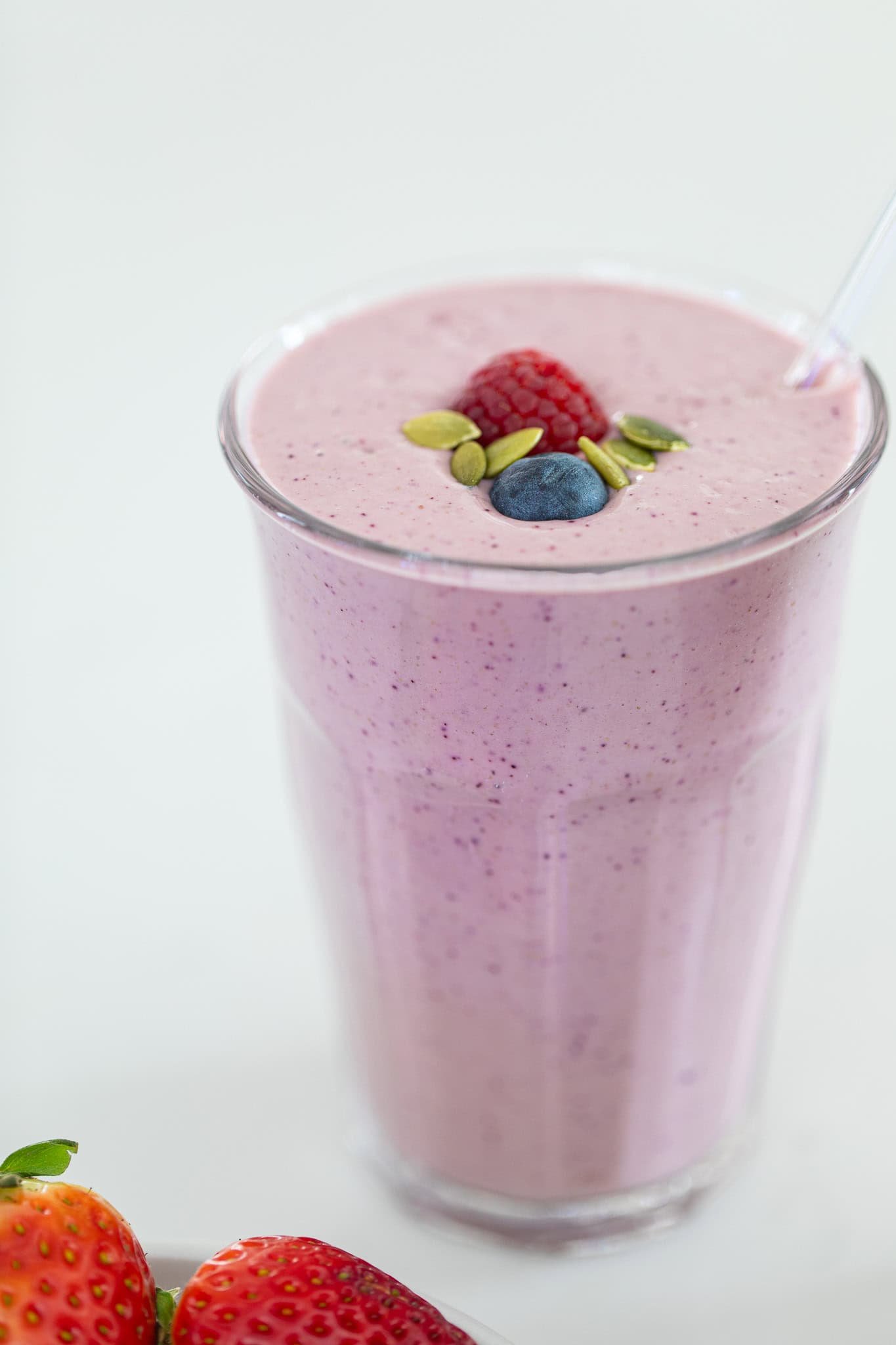 simple berry greek yogurt smoothie